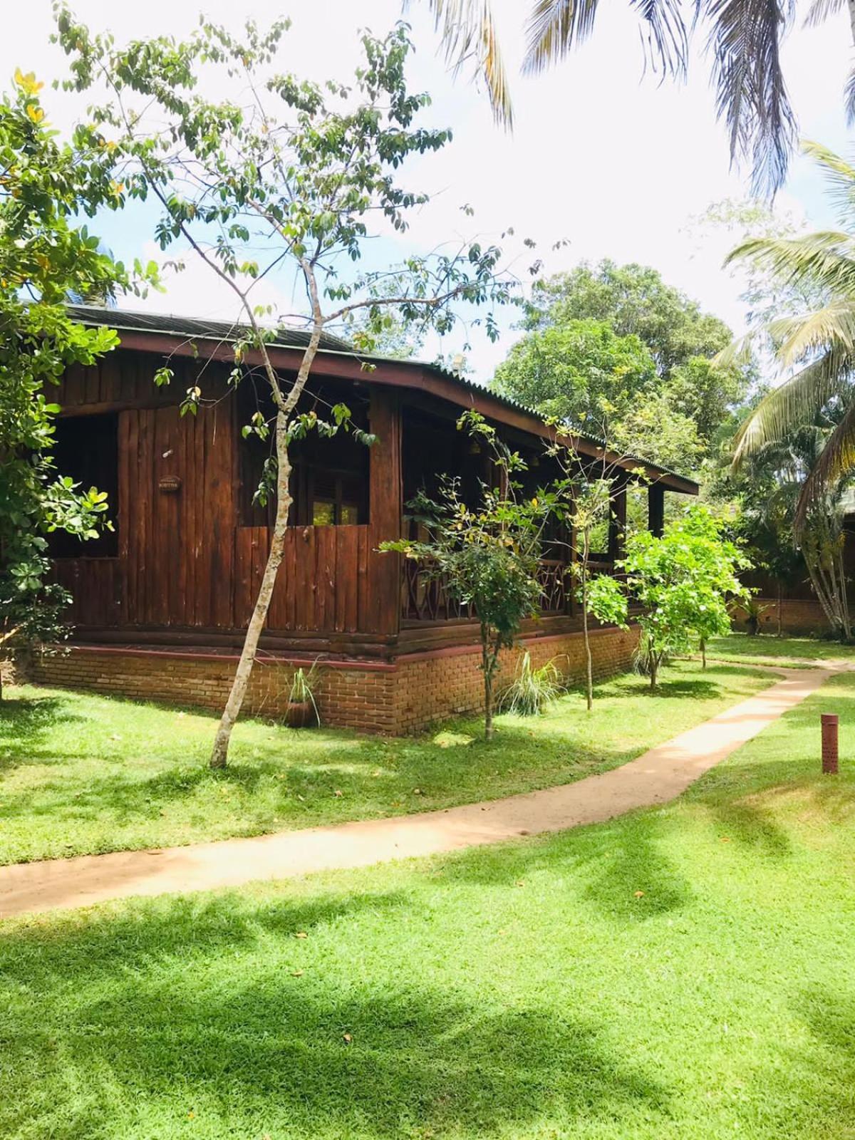Lake Resort Bolgoda Ваддува Экстерьер фото